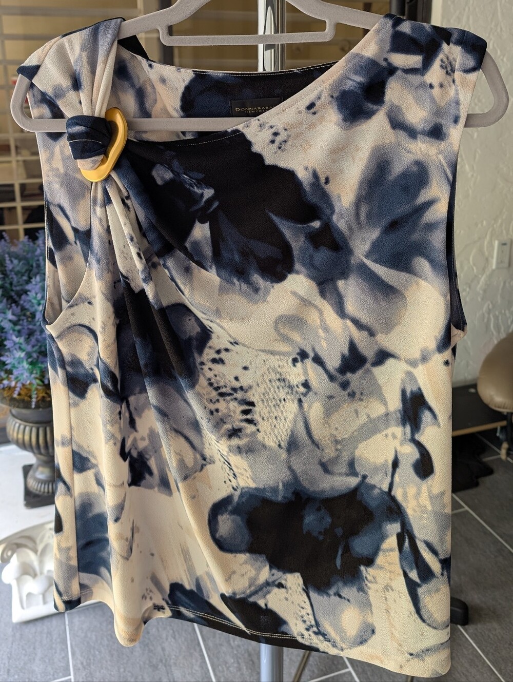 NWT DONNA KARAN FLORAL UNSIMETRICAL NECK SLEEVELESS RING-ACCENT CAMISOLE